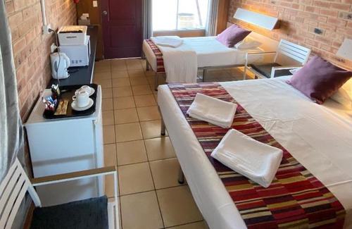 Proserpine Hotel | PROSERPINE MOTOR LODGE