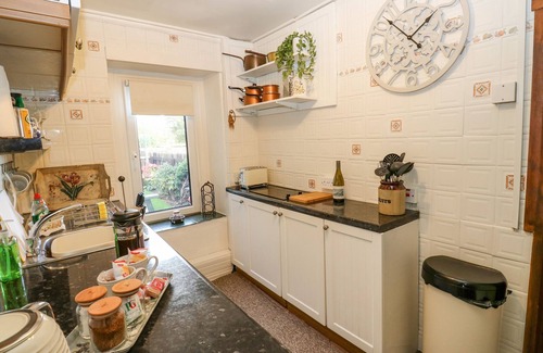 Sowerby Bridge Cottage | PROSPECT COTTAGE, pet friendly, with a garden in Ripponden