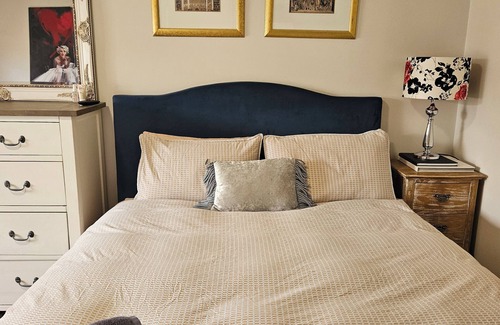 Prospect House | Prospect guest house 4km Oval/CBD 2 bathrms/double private carport