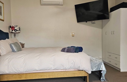 Prospect House | Prospect guest house 4km Oval/CBD 2 bathrms/double private carport