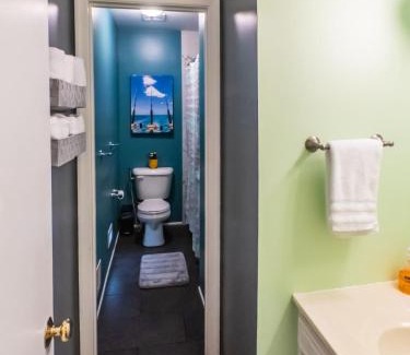 Fifeville House | Prospect Hill Cville House share with private bath in quiet comfort home