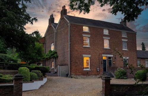 Betley House | Prospect House - Luxury Georgian Stay with Hot Tub