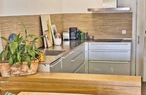 11th Arrondissement Villa | Provencal Bastide villa. Swimming pool and breathtaking view! Calm and comfort.