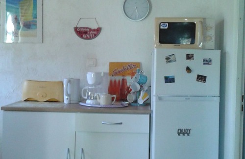 Lambesc House | PROVENCE - CHARMING LITTLE HOUSE NESTED AMONG PINE TREES