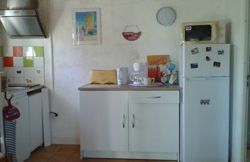 Lambesc House | PROVENCE - CHARMING LITTLE HOUSE NESTED AMONG PINE TREES
