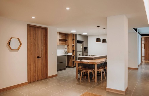 Las Lomas I Apartment | Provenza! Private Jacuzzi/Roof Top 3 BR/AC - 301