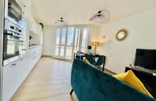 Cergy Apartment | Providence - Luxurious and cosy