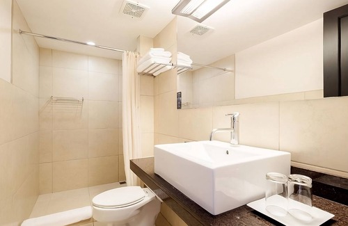 San Jose Hotel | Proximity At its Best! 2 Contemporary Units, FREE Parking, Pets are Welcome too!
