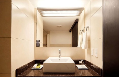 San Jose Hotel | Proximity At its Best! 2 Contemporary Units, FREE Parking, Pets are Welcome too!