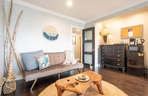 Roseville - Fleet Ridge Apartment | Pt Loma Panoramic Views - 1 Bedroom Suite