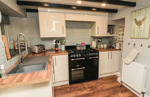 Cloughton Cottage | PUFFIN COTTAGE, pet friendly, character holiday cottage in Scalby