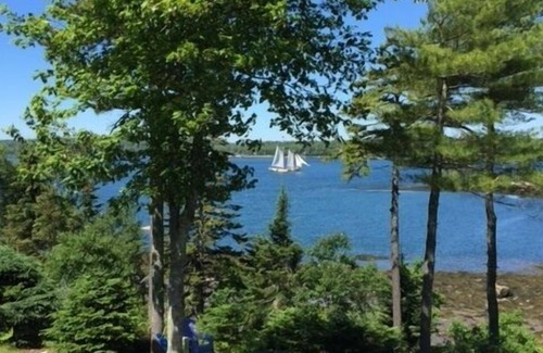 East Boothbay Apartment | Puffin Perch - Waterfront Apartment on Linekin Bay - Fire Pit & Dock Access