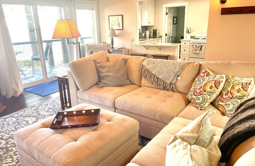 Port Ludlow House | Puget Sound Chic Romantic Cottage with Private Beach Access & Gated Entry
