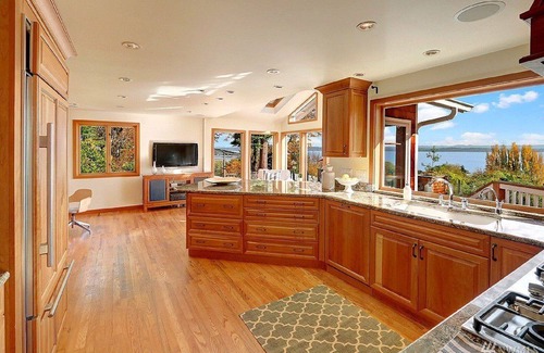 Rollingbay House | Puget Sound View Estate with sprawling yard and beach access