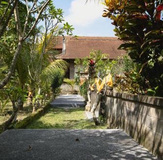 Pengosekan House | Puja Arsri Homestay
