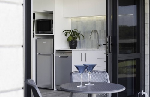 Pukehina Apartment | Pukehina Estuary Sunset Views Studio