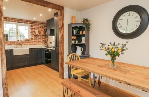 Cullompton Cottage | PUMPHOUSE COTTAGE, pet friendly, with a garden in Uffculme