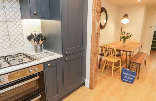 Cullompton Cottage | PUMPHOUSE COTTAGE, pet friendly, with a garden in Uffculme