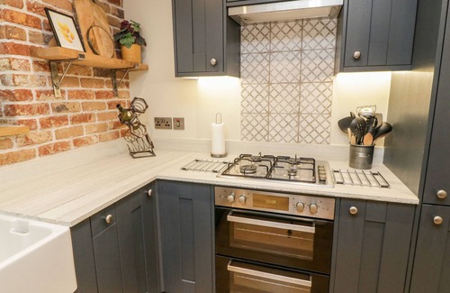 Cullompton Cottage | PUMPHOUSE COTTAGE, pet friendly, with a garden in Uffculme