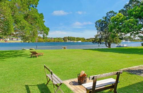 Dunbogan House | Punt House - riverfront home with ramp access