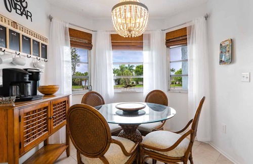 Punta Gorda House | Punta Gorda Isles Canal 2 bedroom Home- Sailboat Access! 15 foot dock!