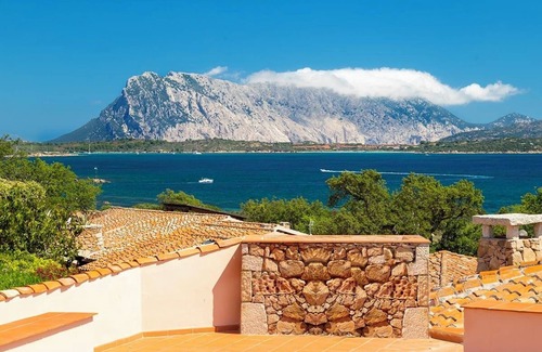 Puntaldia Villa | Puntaldia Seaview Fourn5 bedroomed villa with large garden, sea views and pool