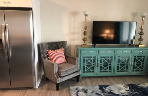 Hampton Condo | Pure "beachglam" and dining "al fresco"