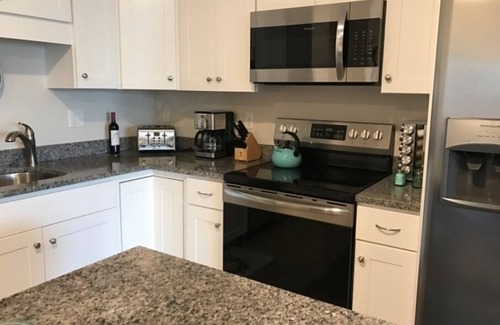 Hampton Condo | Pure "beachglam" and dining "al fresco"