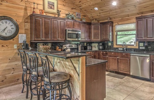 Blairsville Cabin | Pure Pleasure on the Lake- Pet Friendly | Lake Front | Private Dock on Lake Nottely