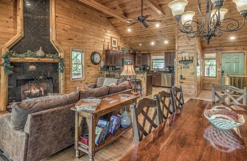 Blairsville Cabin | Pure Pleasure on the Lake- Pet Friendly | Lake Front | Private Dock on Lake Nottely