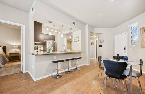Fox Crossing Apartment | Pure Suites Chandler 2 Bed Pool Gym Spa EV