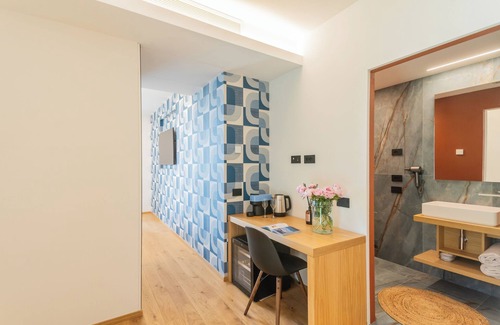 Como Villa | PureView Luxury - 1st Floor, Breakfast & Pool