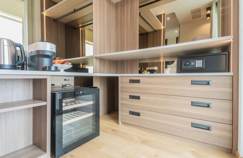 Como House | Pureview Luxury Suites, with breakfast & pool