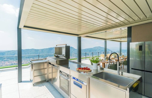 Como House | Pureview Luxury Suites, with breakfast & pool
