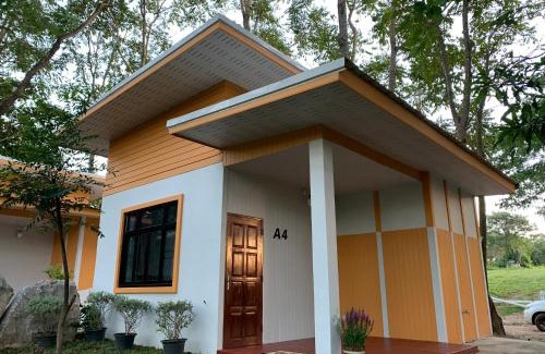 Mittaphap Resort | Putan-namsai Resort