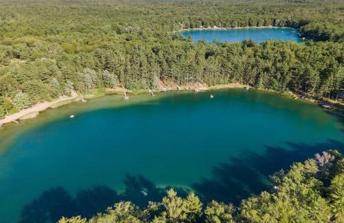 Baldwin House | Putman Lake Cabin & Bunkhouse Beach AC Fish