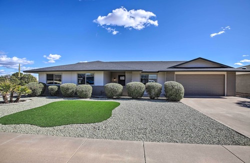 Sun City West Cottage | Putting Green, Community Perks: Sun City West Home