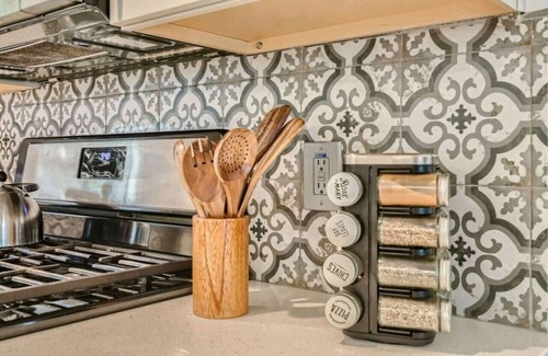 Peaceful Valley House | Putting Green Oasis 10-Min Walk OldTown Scottsdale