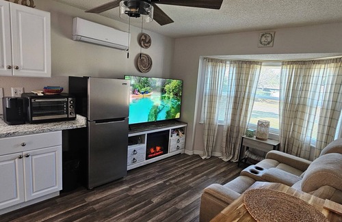 Spring Hill House | Pvt.Attached Suite Heated Pool w/fee King Bed and 5 miles to Weeki Wachee.