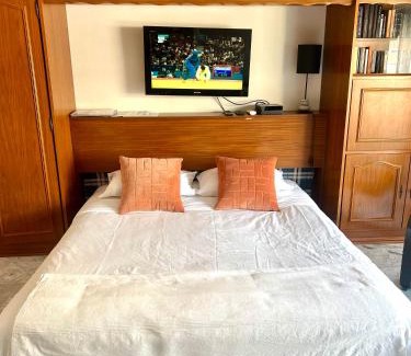 Antibes Old Town Apartment | PWS Antibes, Provence-Alpes-Côte-d'azur, Studio