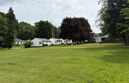 Pymatuning Central Cottage | Pymatuning Lakefront Cottage 2 with Dock Slip