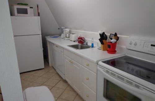 San Carlos Park Hotel | Pyramids in Florida