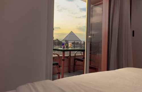 Qasr an-Nil Hotel | Pyramids Land View