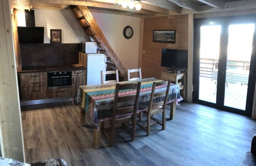 Pyrenees 2000 Ski Chalet | Pyrenees 2000: Superb mod cons apartment for rent at the foot of the ski trails