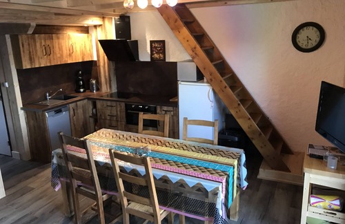 Pyrenees 2000 Ski Chalet | Pyrenees 2000: Superb mod cons apartment for rent at the foot of the ski trails