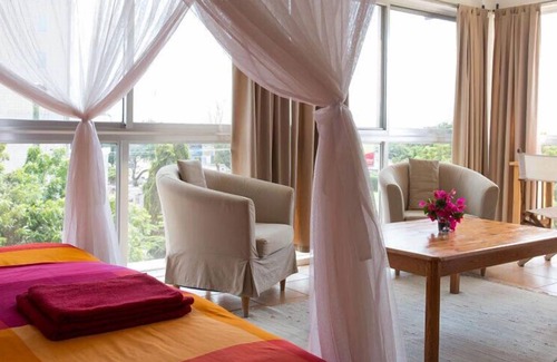 Oyster Bay House | Q-Bar & Guest House