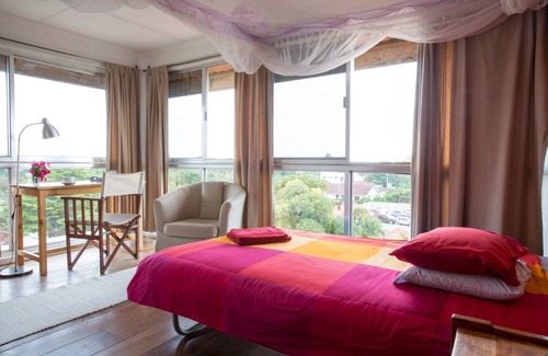 Oyster Bay House | Q-Bar & Guest House
