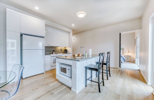 Uptown Apartment | Q21