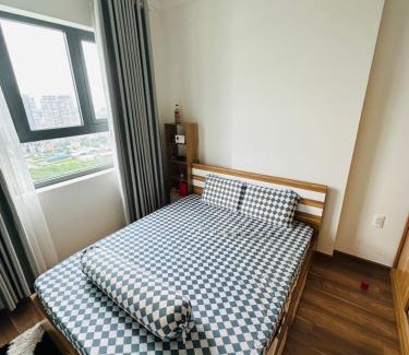 District 7 Apartment | Q7 Riverside 2 bed rooms w River-view, Netflix & Pool