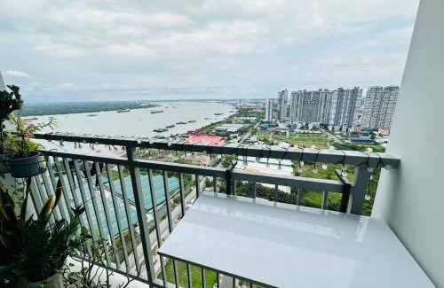 District 7 Apartment | Q7 Riverside 2 bed rooms w River-view, Netflix & Pool